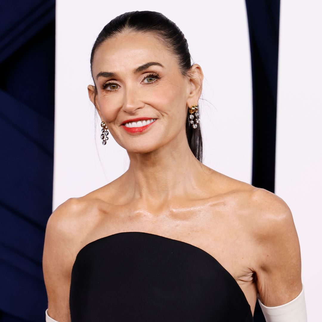 Demi Moore steals the show as she twins with her 3 daughters in photo with her entire family